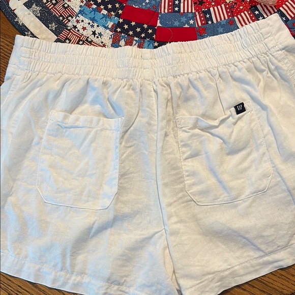 GAP Women's High Waist Cream Shorts - Picture 5 of 5
